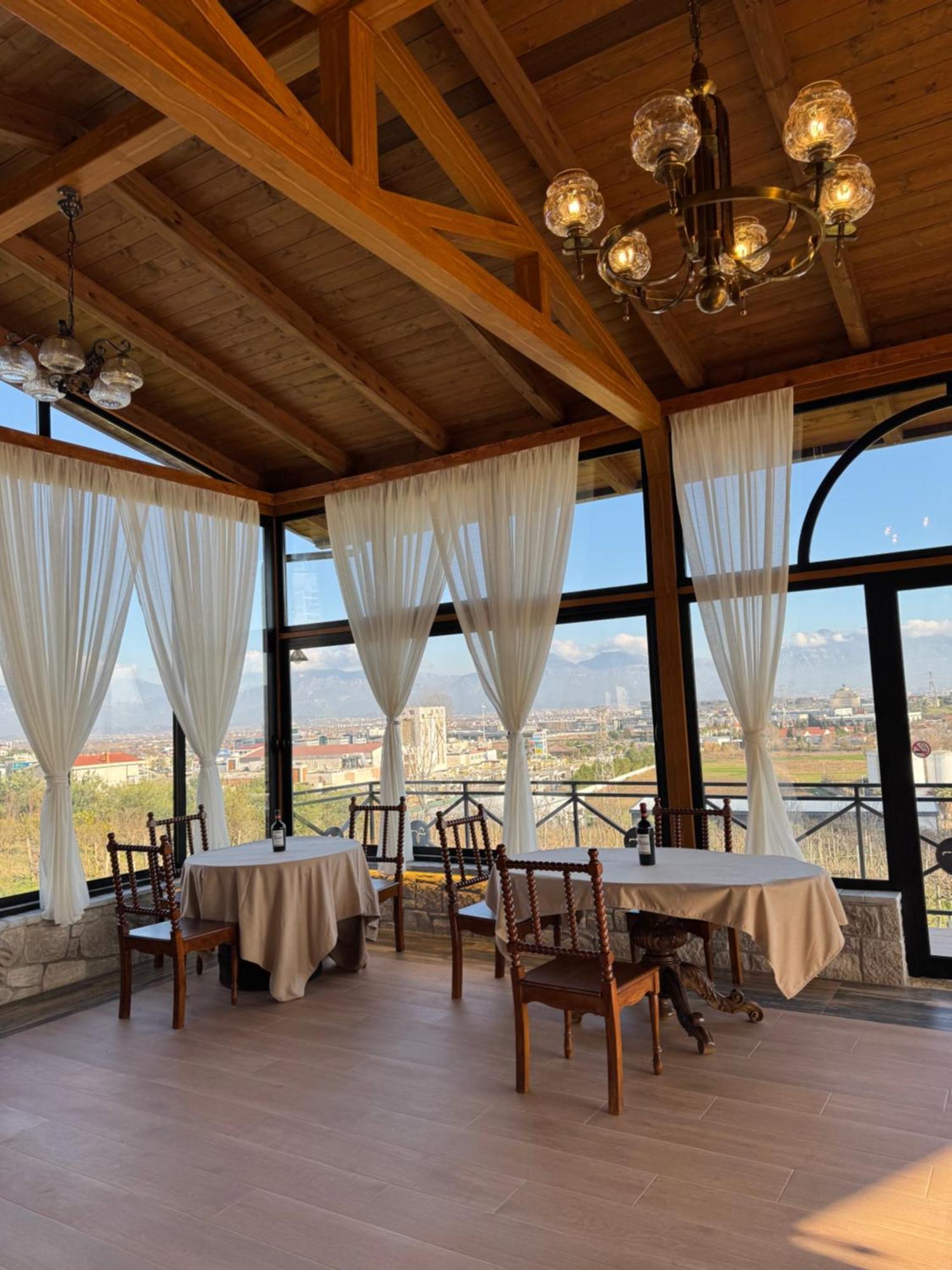 Pensjonat Shehi And Winery *