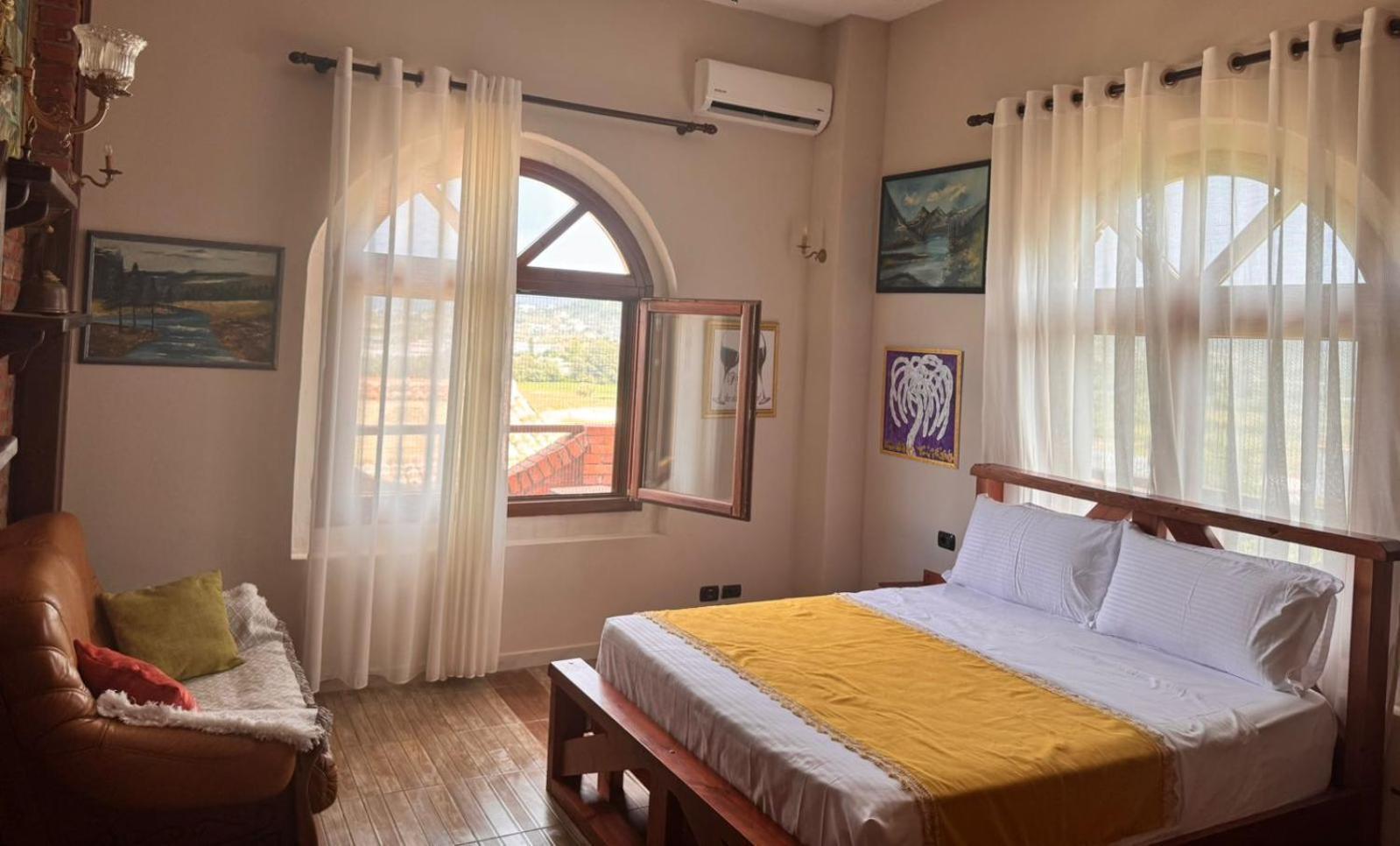 Pensjonat Shehi And Winery